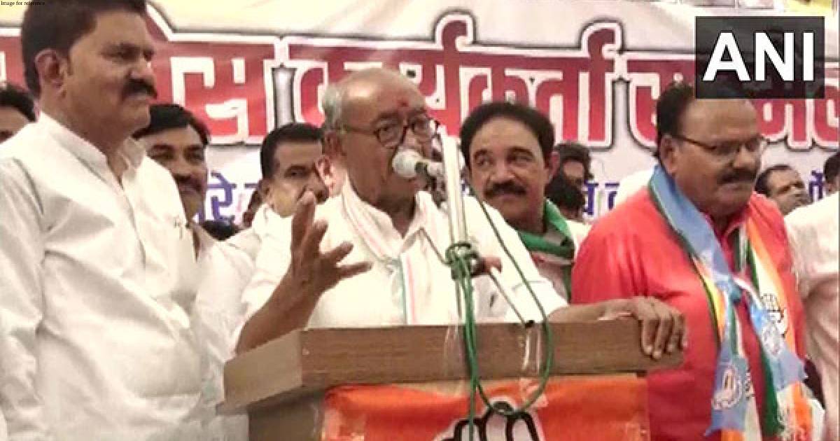 Madhya Pradesh: Former BJP MP Makhan Singh Solanki joins Congress